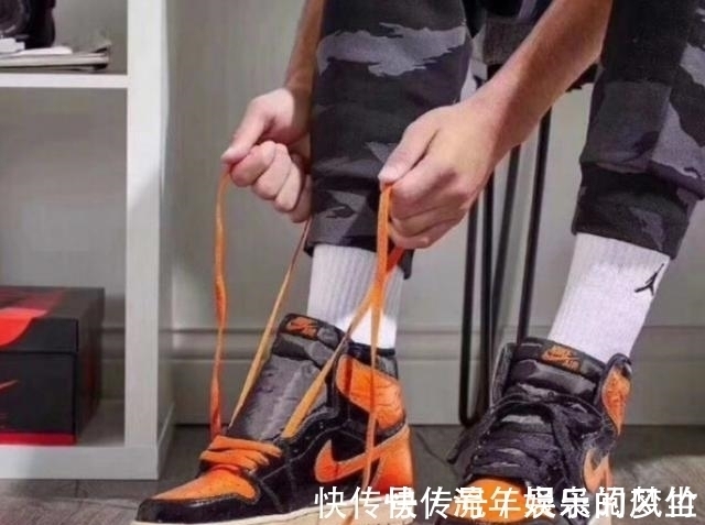 logo 猪肉贵了？猪油AJ却便宜了！AJ1猪油扣碎3.0真假对比，细节讲解