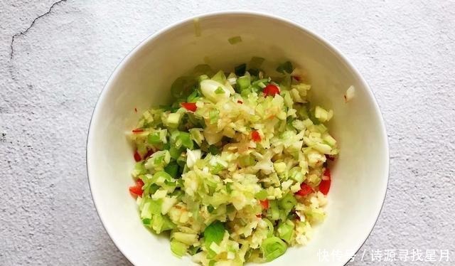 入夏后这个菜要多吃,维C是苹果的6倍,1块钱一斤,太值了!