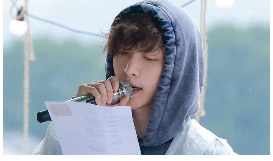 张艺兴湘江水舞台燃炸应该感谢黄渤,但黄渤最担心的事还是发生了