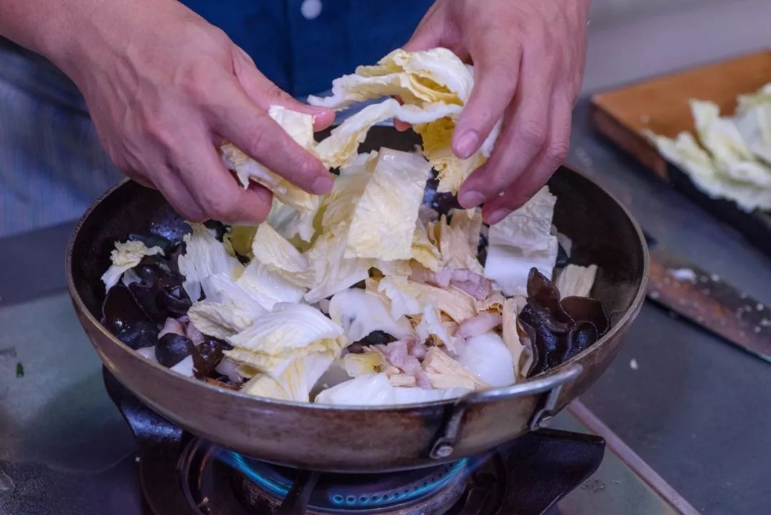 鲜香|白菜吃出海鲜味!鲜香过瘾,汤底都被抢来拌饭!