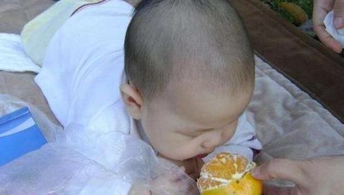 奶奶|1岁儿子只喝奶奶冲的奶粉,宝爸觉得不对劲,偷尝一口后无奈叹气