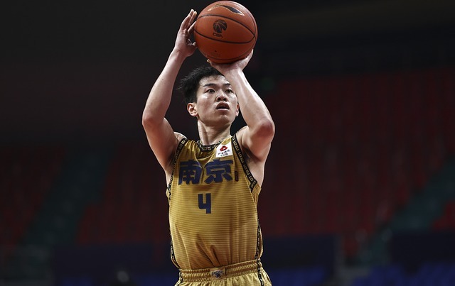 弗格|辽宁男篮下狠手!送南京同曦25连败,赵继伟16助攻,朱荣振25分