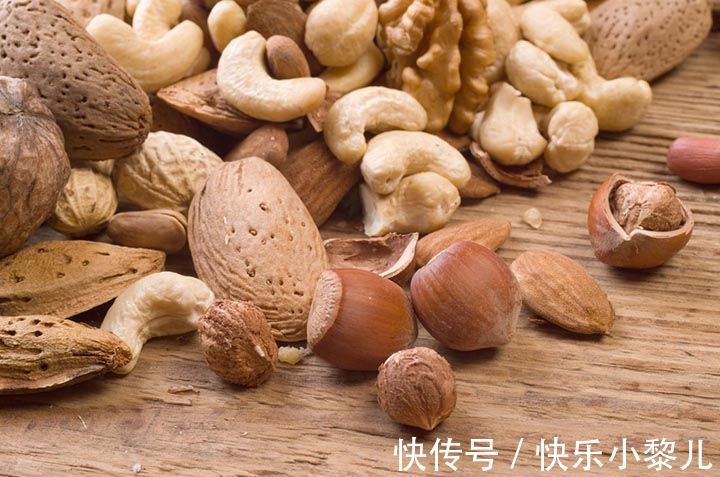 一日三餐|零食种类五花八门,该不该让孩子吃?这几类食物可以让娃吃