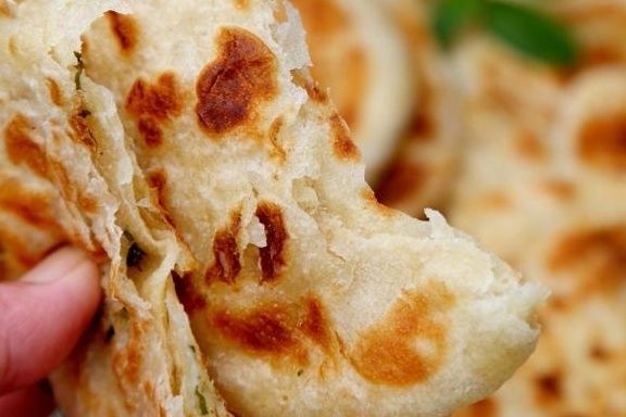 烫面|无意中发现油酥饼只要加点它，比烫面的还要软，层层分明撕着吃