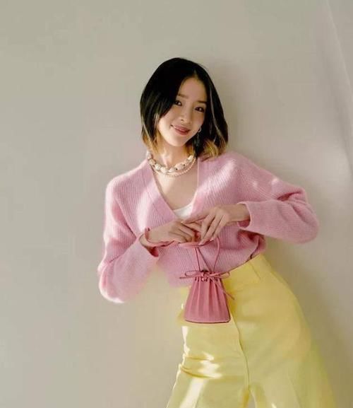 ?别只会穿黑白灰，学习刘雯的“彩色”穿搭技巧，好看又显高级