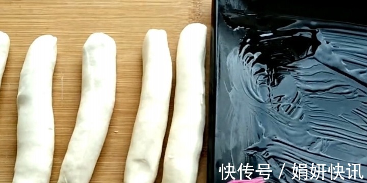 家常韭菜盒子，比买的还美味，拌韭菜馅讲解详细，学会都可以开店