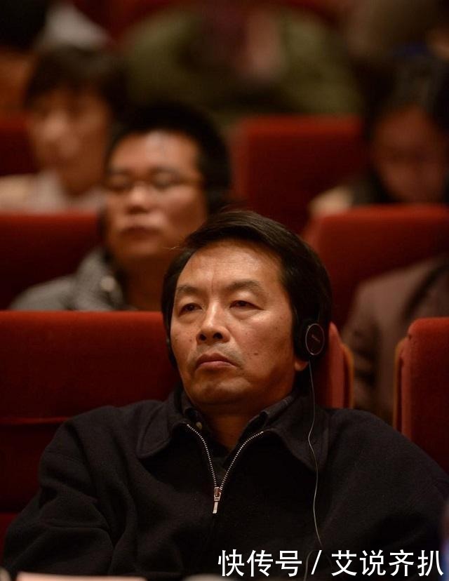 倒戈|刘震云:从作家到“商人”倒戈资本,《手机》正是追逐资本的见证