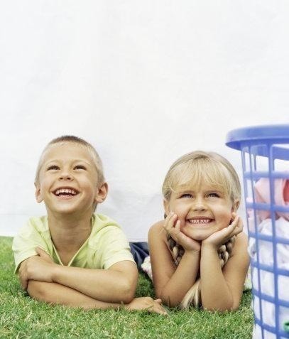 二胎|妈妈去买菜,5岁哥哥主动要照顾妹妹,回家后却发现哥哥嚎啕大哭