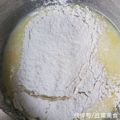 椰香蛋糕卷要美味，还是得这样吃才满足