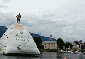 |搞笑GIF段子:兄弟,我没有把你的手机挡住,真的不好意思啦