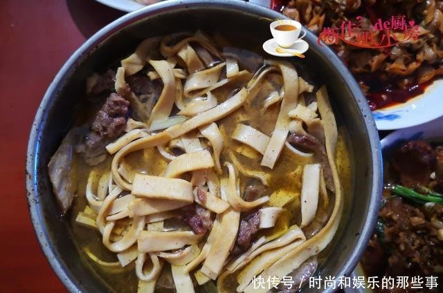 回娘家吃饭,母亲做了8道菜满满一桌,还是娘最疼人,网友羡慕