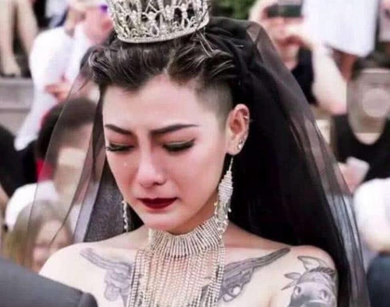 新娘|一眼误终生,身高一米九的新娘火了,当帘子拉开的一瞬间,惊艳了