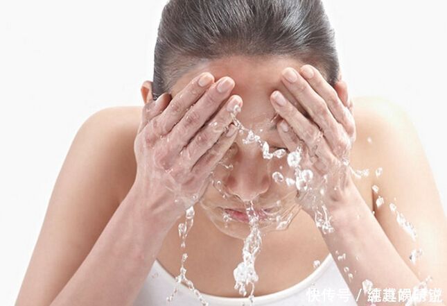 洗脚|原来食盐不仅可以吃! 用它在身上搓一搓,还有不可思议的效果