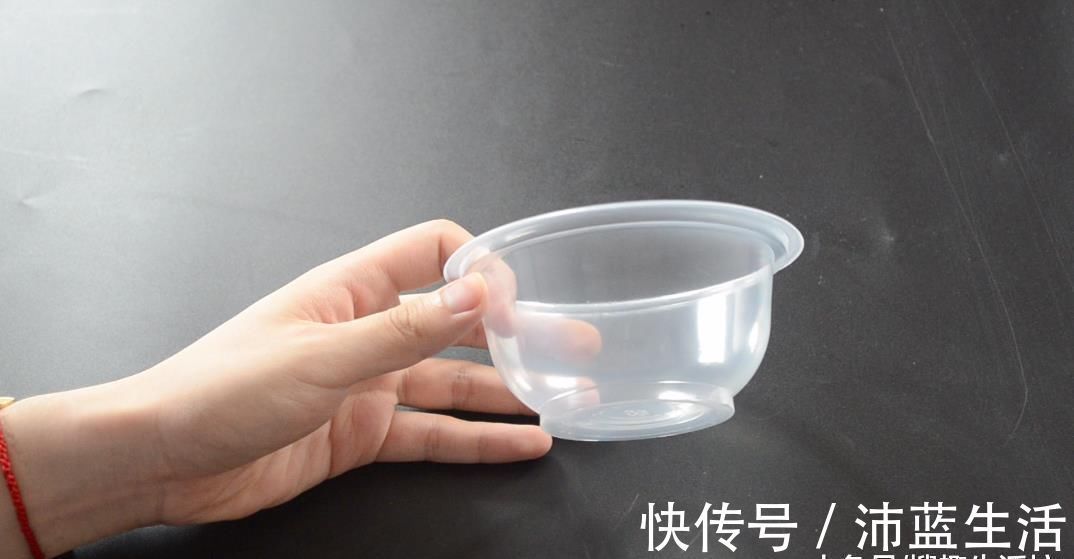 废物|圆形打包盒别扔了, 改造一下, 放在卫生间里有大用处, 省钱又实用