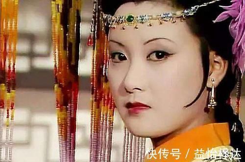 王熙凤&难怪王熙凤讽刺薛宝钗,你看宝钗做了什么?很多人都忽略了