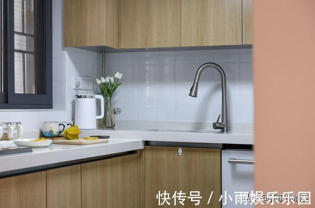 客餐厅|看了他家才知道,全屋刮大白,没安装吊顶不做电视墙,极简又耐看