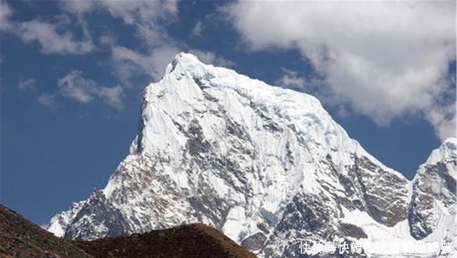 喜马拉雅山“出事”了冰雪融化后，湖中出现的一幕引人沉思