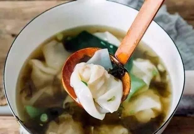 高汤|自制馄饨，汤是关键，只需4样放在一起，开水一浇，味道一点不差