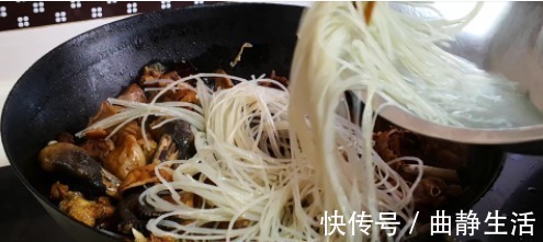 炖鸡时,最忌直接下锅炖,教你一招,鸡肉鲜嫩又入味,营养不流失