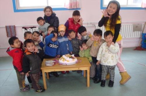 女儿|女儿幼儿园过生日,带的蛋糕却无一人吃,老师的解释让妈妈很惭愧