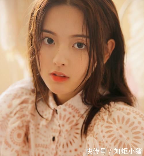 家境|翻版“杨超越”的他，家境贫寒却用苹果手机，当保安时早已签约