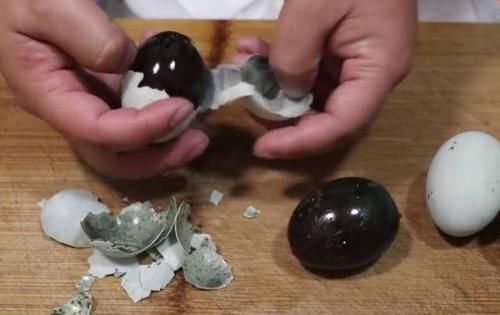 好吃|皮蛋这种做法很多人都没吃过,鲜嫩入味不腥,比凉拌皮蛋还好吃
