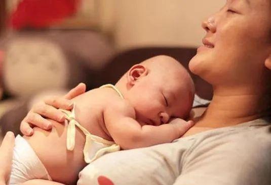 洗头|她五年内剖腹产4次，还学外国人不坐月子，如今现状怎样了