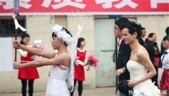 |内涵段子:笑喷了,现在的老师都不阻止了吗?