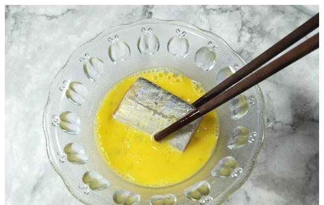 带鱼段|炸带鱼,有人调面糊,有人直接炸,大厨:都不对!这才是正确做法