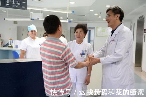 刘一|产妇出院回家,由谁抱孩子更好?专家:四个候选人+两大候选条件