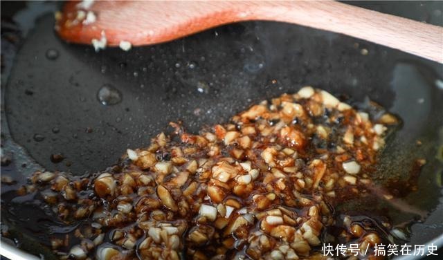 洗花甲时,只放盐是大错特错!多加这3样,花甲疯狂吐沙,更干净