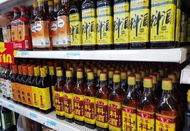 买料酒时,无论什么牌子,瓶身上有这行字,