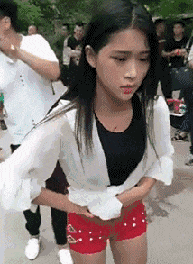 |搞笑GIF趣图:这马蜂真狠,连狗都不放过