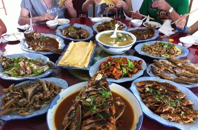 吃鱼时第一筷子夹哪里,就能看出他的性格,自私的人都会夹这块