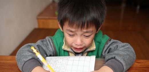 后脑勺|8岁男孩被妈妈打进医院,孩子的“生命线”,父母再生气也不能打