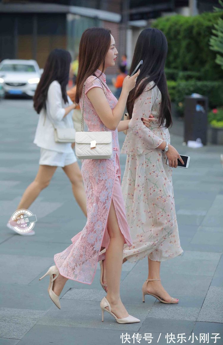 装扮 动人心扉的连衣裙装扮增添沉稳气质,想说不爱它都难,淡雅大方