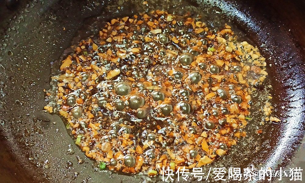 教你好吃的懒人煎蛋焖面,10分钟搞定,一个星期吃几天都不腻