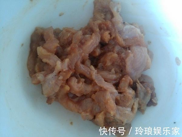 肉丝|此三种一起炒，3分钟就出锅，常吃眼睛明亮，拌米饭特别香