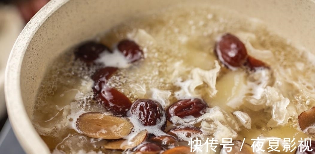 煮银耳汤要想出胶，原来这么简单，做好关键2步，出胶又快又多