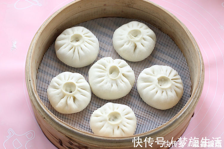 肉馅|用东北特色菜蒸包子，味道倍儿鲜美，老公自己就能吃一屉，真服了