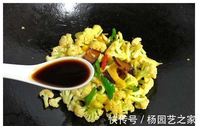 干锅|炒花菜时,有人焯水,有人过油,原来都错了,难怪炒出来不好吃