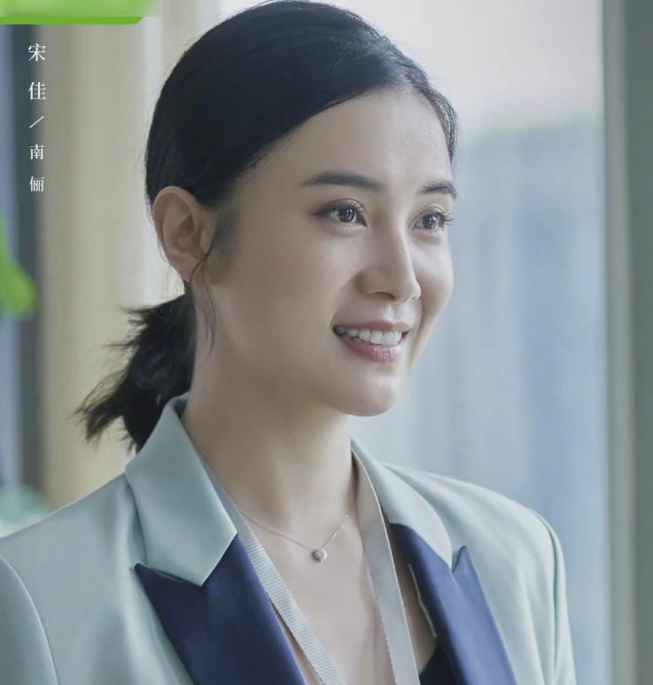 又一家庭剧开播即走红，上线三天热度飙升第二，清一色实力派绝了