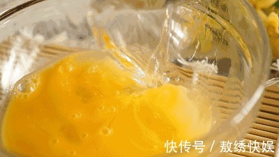 蒸制|鸡蛋羹总是蒸不好掌握4个技巧,蛋羹滑嫩无气孔,美味又好吃