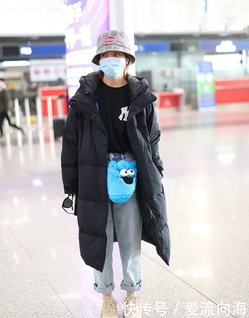 长款|秋冬怎么穿更保暖?试试“长款羽绒服+裤子”,保暖时髦又显高