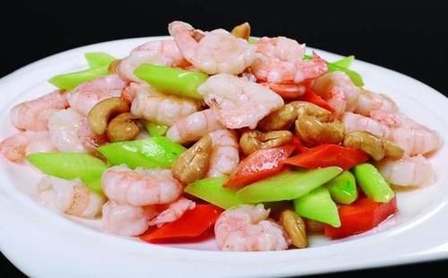 医生|坚持每天吃坚果，就能降血脂？医生告诉你答案，看完涨知识了