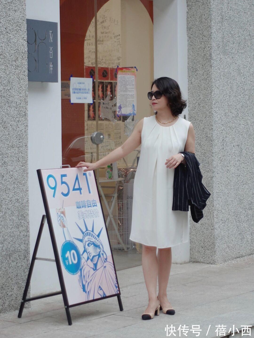 连衣裙|这才是50岁普通女性的穿衣典范，优雅高级显气质，岁月从不败美人