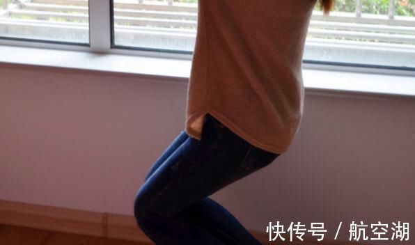 伸髋肌群|深蹲不如“靠墙静蹲”,每天10分钟,半月后好处“随之而来”!