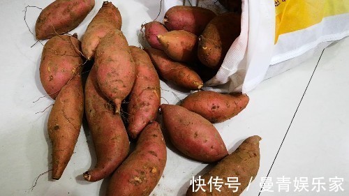 电饭锅烤红薯，可别直接上锅烤，2个小技巧，红薯又香又甜不烧心