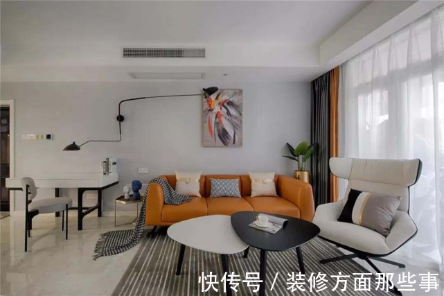 客厅|116平简约北欧风三居室,亮橙色沙发给客厅增添了活力感