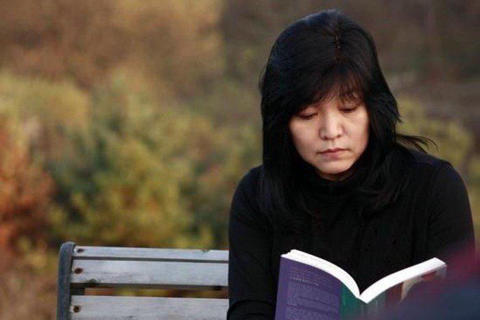 目光|他人目光的伤害:从「超越村上春树的韩国作家」被控抄袭谈起